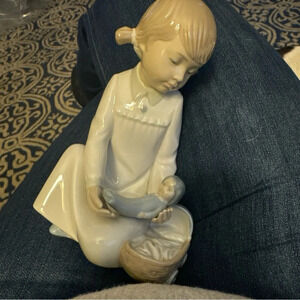 Vtg NAO Lladro Porcelain Figurine 1977 Girl w/ Baby Doll  Kids Sleepwear RETIRED